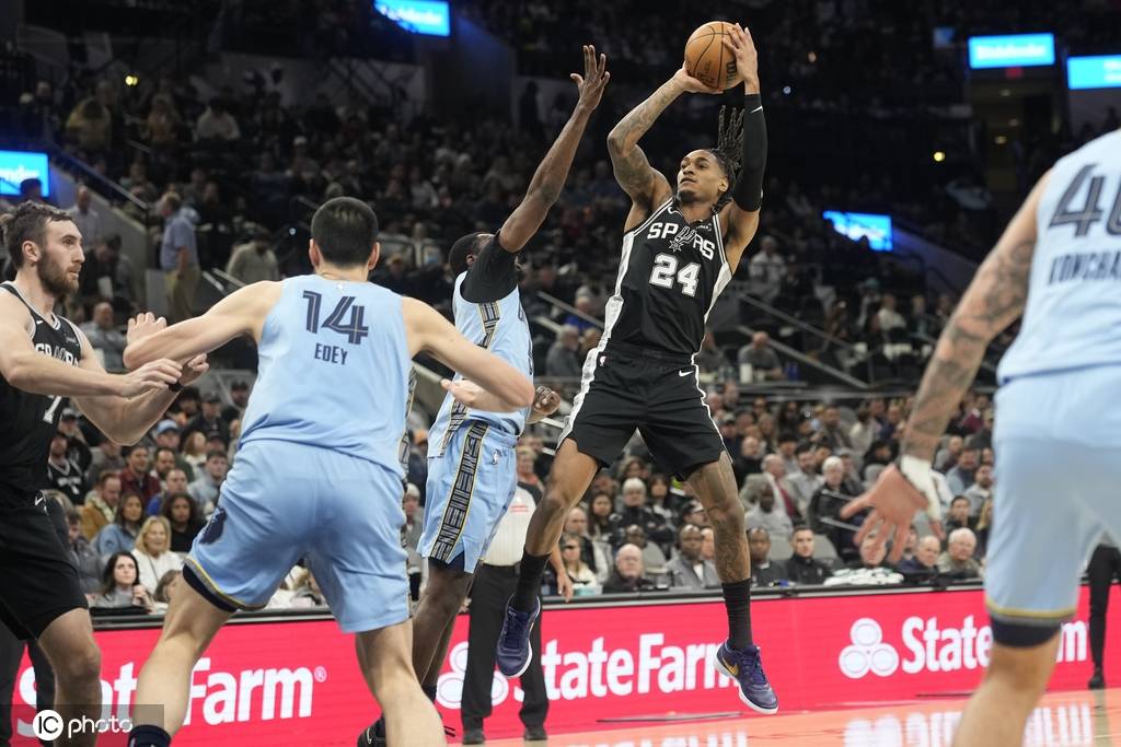 巴恩斯31分福克斯29分 马刺险胜灰熊